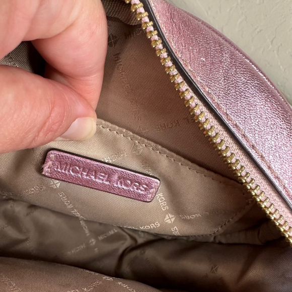 Michael Kors Vivanne Canteen Crossbody in Metallic Pink EUC - Picture 8 of 13